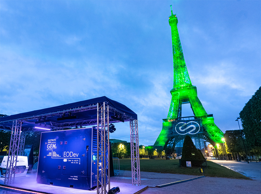 Torre Eiffel con la iluminación de EODev.