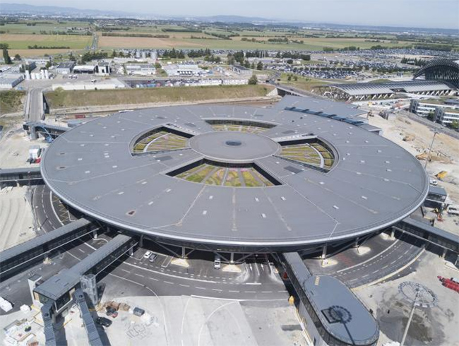 Terminal de Lyon-Saint Exupéry (Francia), centro piloto para el desarrollo del proyecto para la red europea de aeropuertos. 