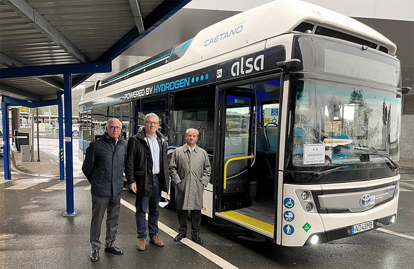 La Xunta prueba en A Coruña el primer autobús de hidrógeno renovable, un Toyota-Caetano H2 City Gold