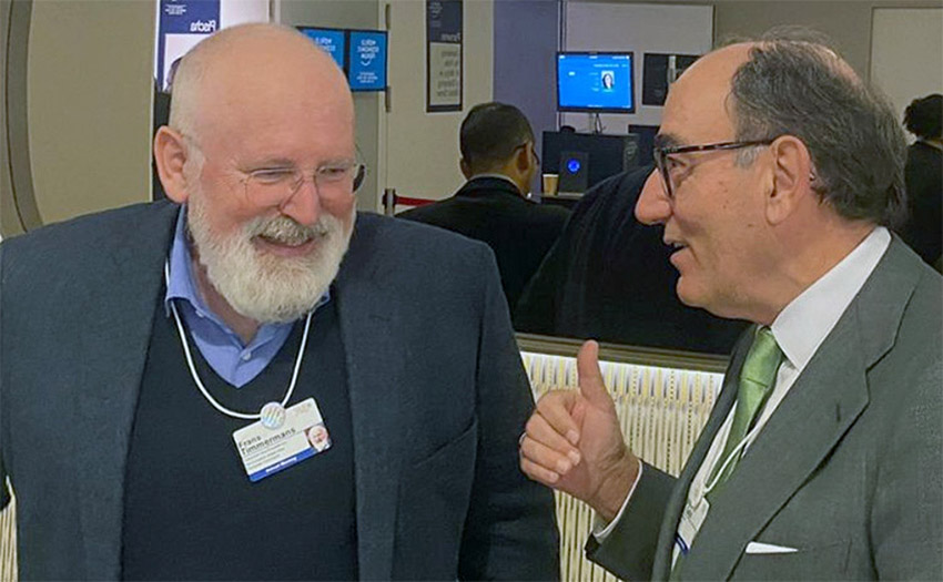 Frans Timmermans, vicepresidente de la Comisión Europea, e Ignacio Sánchez Galán, presidente de Iberdrola, en Davos.