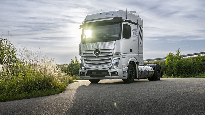 Daimler Truck somete a pruebas intensivas un prototipo propulsado con hidrógeno líquido