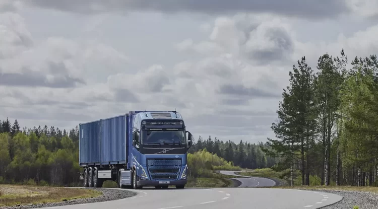 Volvo Trucks comenzará las pruebas de camiones de pila de combustible para clientes en 2025