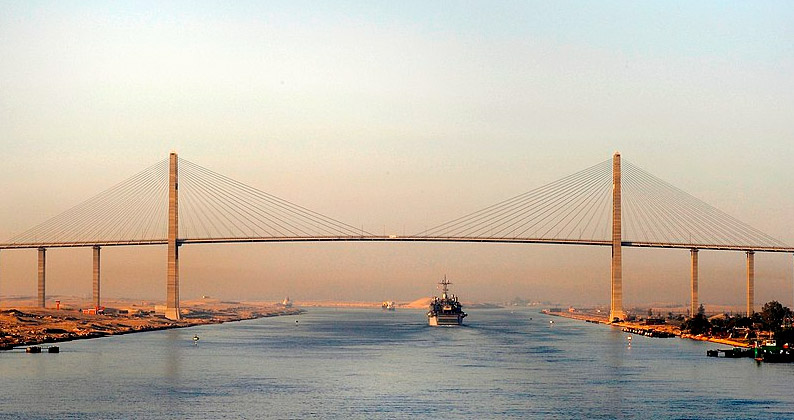 Canal de Suez. Imagen: Kristopher Wilson, U.S. Navy (Foto de dominio público).