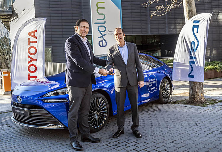 Miguel Carsi, presidente de Toyota España, y Jorge Lanza, CEO de Exolum.