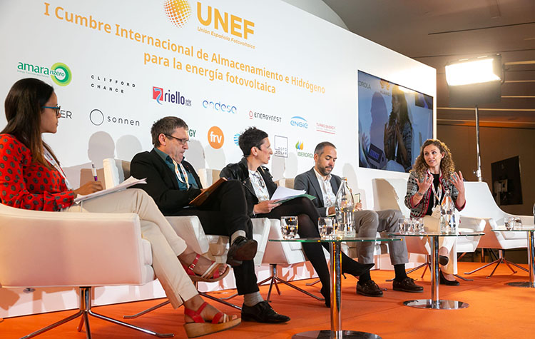 UNEF ha organizado la I Cumbre Internacional de Almacenamiento e Hidrógeno Verde para la Energía Solar.