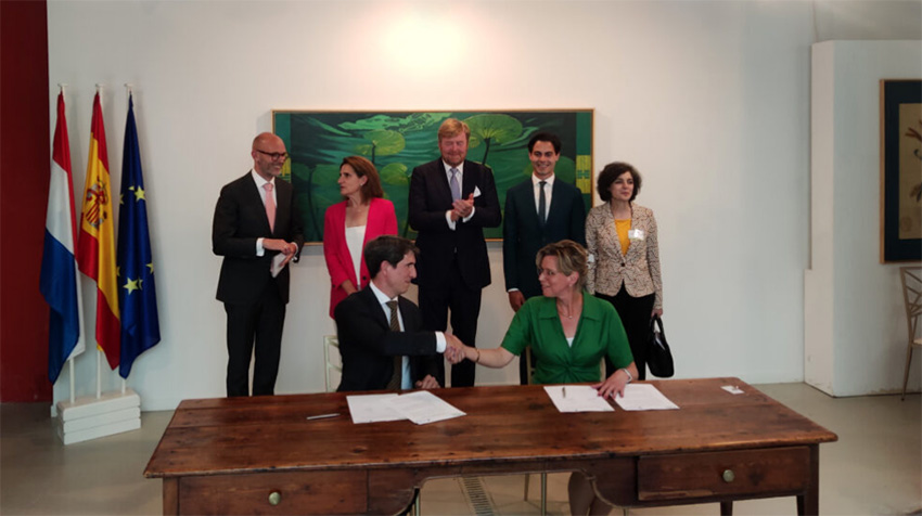 Durante la visita del rey de Holanda, la AeH2 y NLHydrogen firmaron una acuerdo de colaboración.