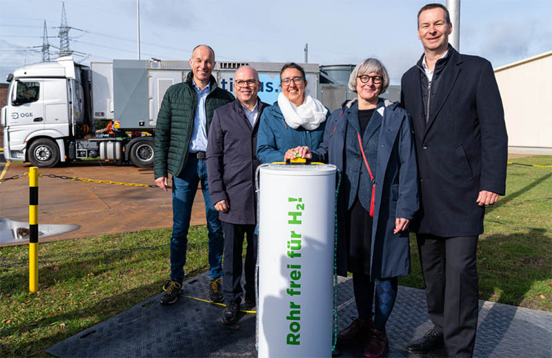 De izquierda a derecha: Frank Heunemann (director general Nowega); Markus Silies, alcalde de Emsbüren; secretaria de Estado Anka Dobslaw, Ministerio de Medio Ambiente, Energía y Protección del Clima de Baja Sajonia; secretaria de Estado Silke Krebs, Ministerio de Economía, Industria, Protección del Clima y Energía de Renania del Norte-Westfalia; Dra. Thomas Hüwener, miembro del equipo directivo de OGE.