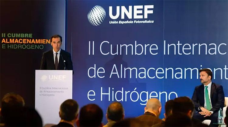Intervención de Rafael Benjumea, presidente de UNEF, en la II Cumbre de Almacenamiento e Hidrógeno. Foto: UNEF.