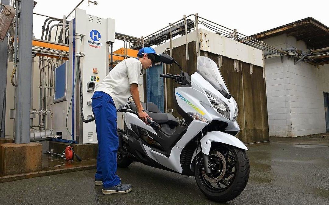 Suzuki Burgman con motor de combustion propulsado por hidrógeno