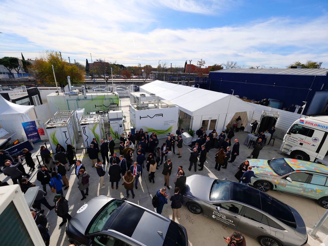 El Toyota Mirai se convierte en referencia para mostrar cómo funciona el repostaje de hidrógeno en el entorno real de una hidrolinera