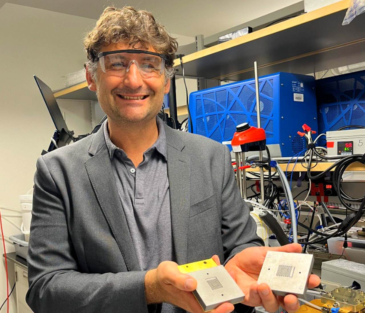 hannon Boettcher, profesor en invertigador de Berkeley